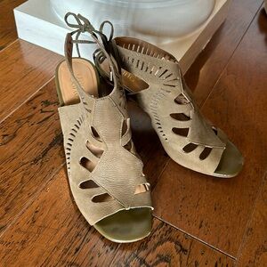 Franco Sarto green leather heels tie back size 10